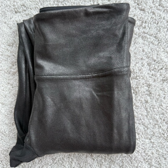 SPANXshape™ Faux Leather Size XS - Picture 2 of 9